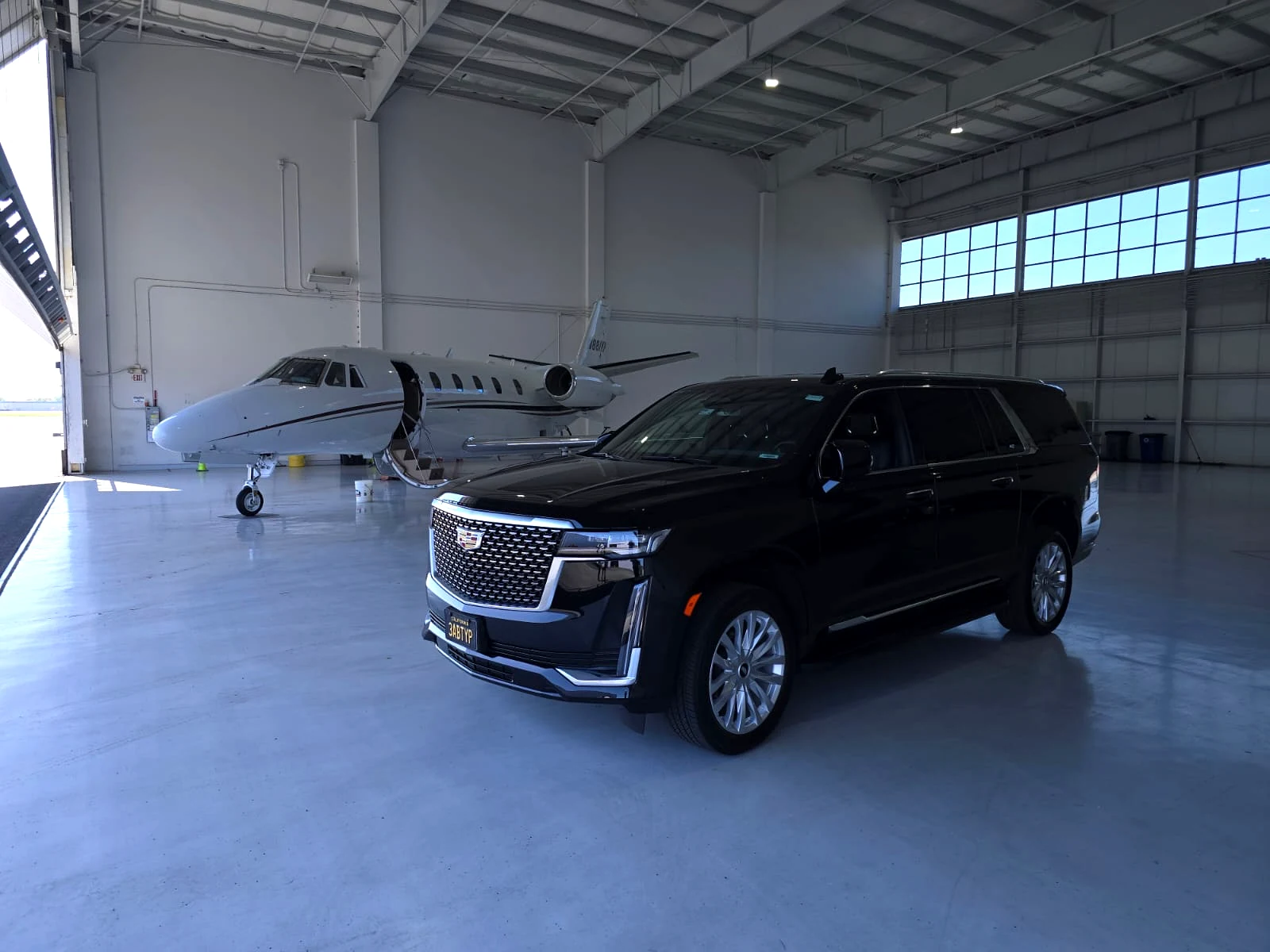 San Francisco Chauffeur Service with Cadillac Escalade San Francisco chauffeur service with Cadillac Escalade for private aviation and airport transportation